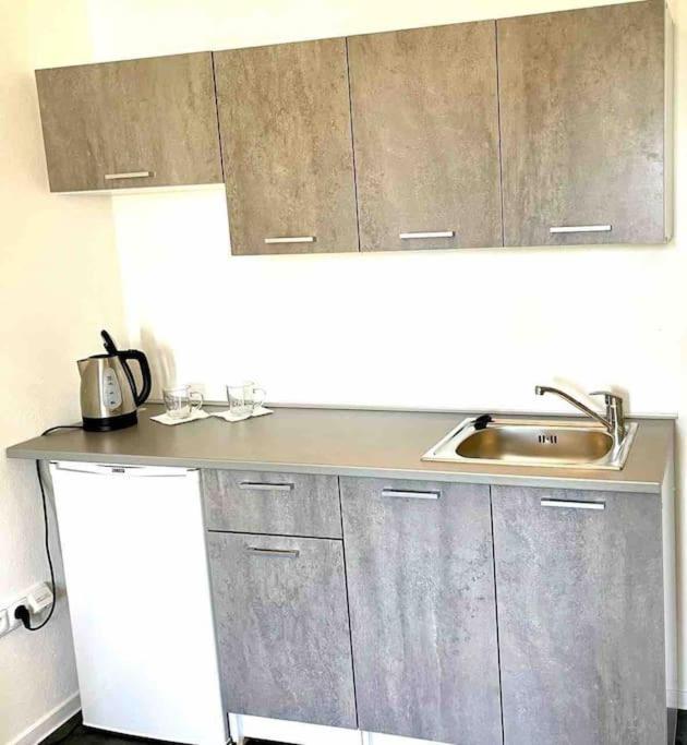 Utulny Byt V Super Lokalite Apartment Bratislava Luaran gambar